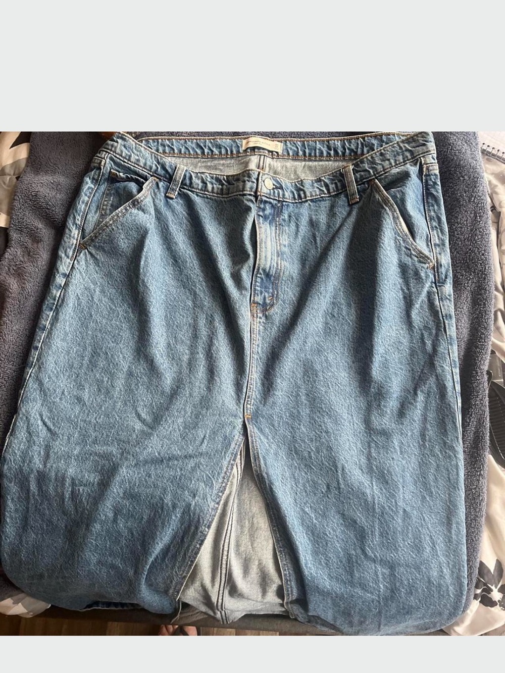 High rise split denim skirt size 34 (18)